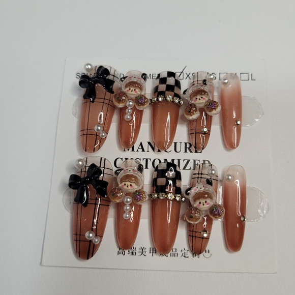 𝐏𝐑𝐄𝐒𝐒-𝐎𝐍 𝐍𝐀𝐈𝐋𝐒 - Picture 4 of 8